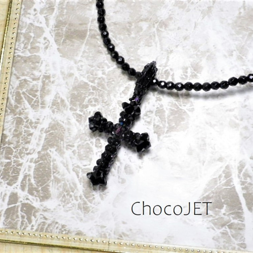 スワロフスキーブラックビーズのクロスネックレス ラウンドカット