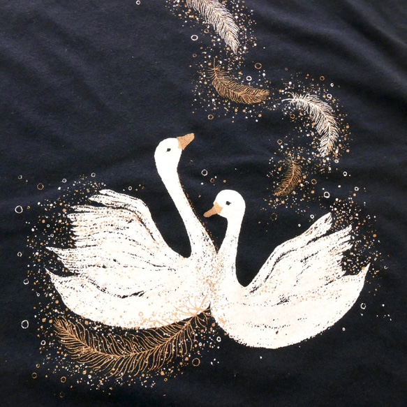 SALE! T-shirts - a couple of swans -  D.GREY 2枚目の画像