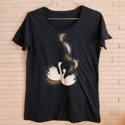 SALE! T-shirts - a couple of swans -  D.GREY 3枚目の画像