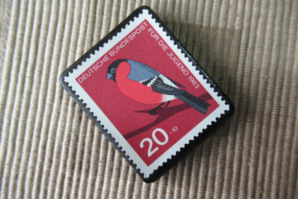 ドイツ　鳥　切手ブローチ6429 2枚目の画像
