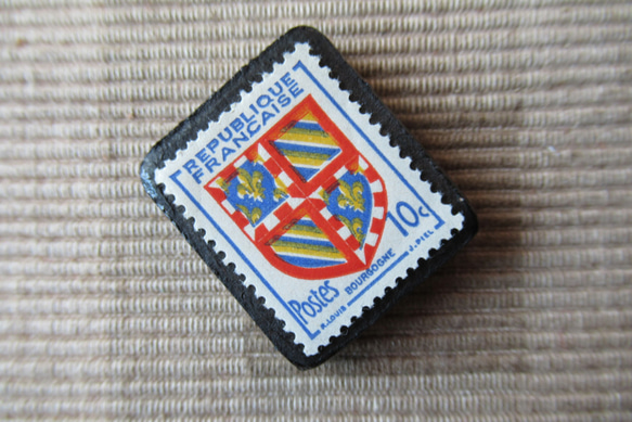 フランス　紋章切手ブローチ6658 2枚目の画像