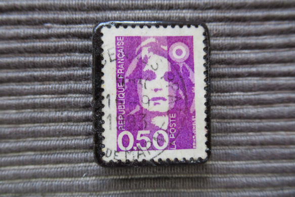 アップサイクル　フランス切手ブローチ7019 1枚目の画像