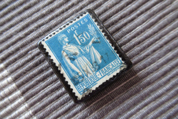 アップサイクル　フランス切手ブローチ7021 2枚目の画像