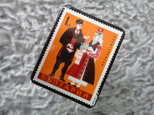民族衣装切手ブローチ700 2枚目の画像