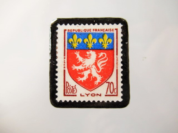 フランス1943年「紋章」切手ブローチ895 1枚目の画像