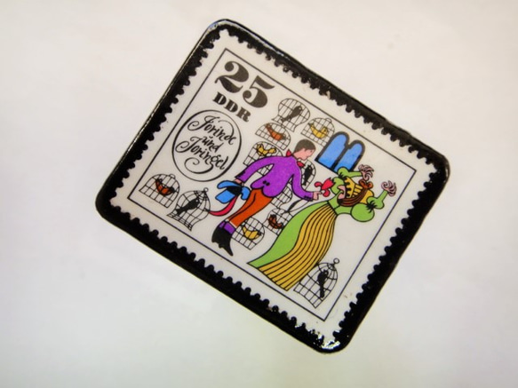旧東ドイツ  童話切手ブローチ1083 2枚目の画像