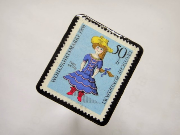 ドイツ　人形切手ブローチ1278 3枚目の画像