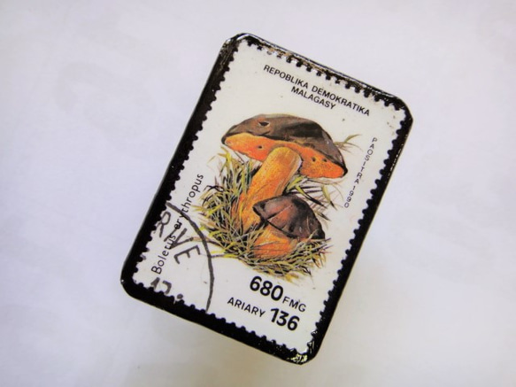 マダガスカル　切手ブローチ1405 2枚目の画像