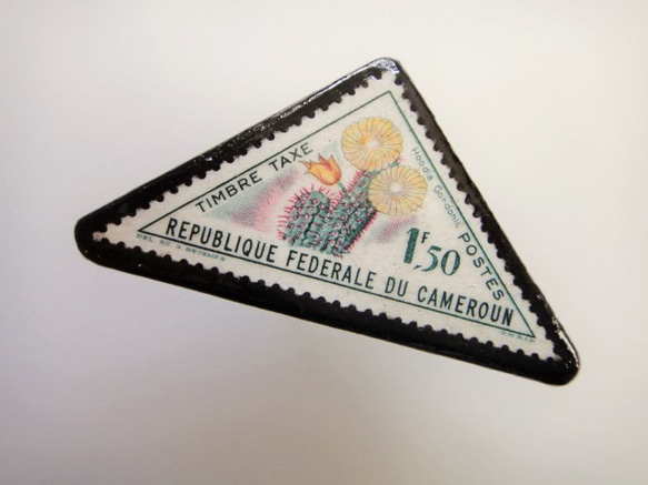 三角切手ブローチ1528 2枚目の画像
