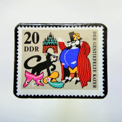 旧東ドイツ 　「長靴をはいた猫」切手ブローチ2084 1枚目の画像