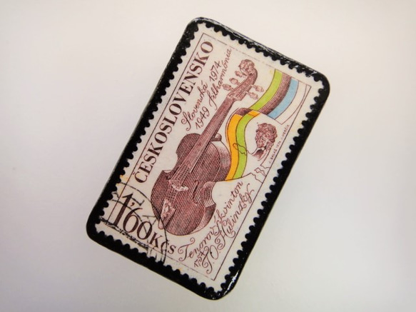チェコスロバキア　楽器切手ブローチ2105 2枚目の画像