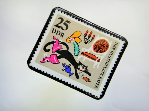 ドイツ　長靴をはいた猫切手ブローチ　2201 2枚目の画像