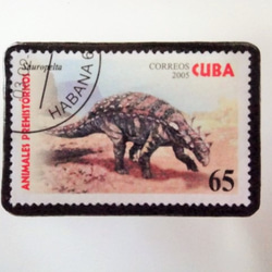 アップサイクル　キューバ　恐竜切手ブローチ 3647 1枚目の画像