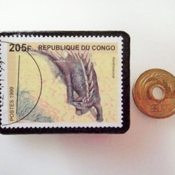 アップサイクル　コンゴ　恐竜切手ブローチ 3654 3枚目の画像