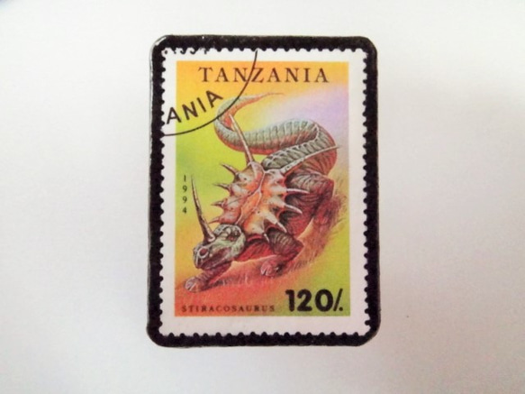 アップサイクル　タンザニア　恐竜切手ブローチ 3669 1枚目の画像