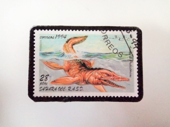 アップサイクル　サハラ　恐竜切手ブローチ 3671 1枚目の画像