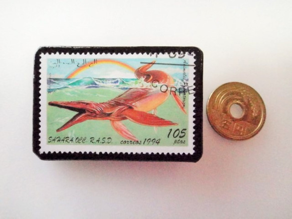 アップサイクル　サハラ　恐竜切手ブローチ 3672 3枚目の画像