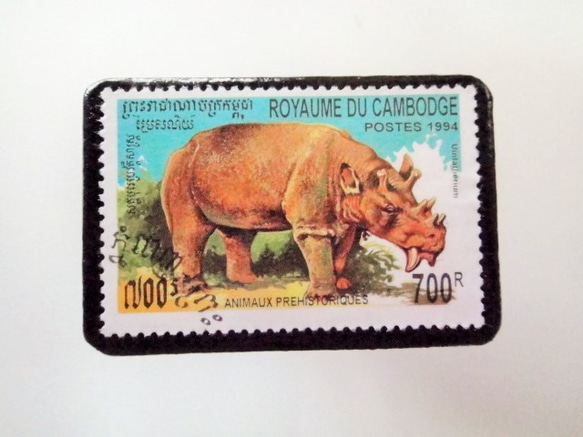 アップサイクル　カンボジア　恐竜切手ブローチ 3673 1枚目の画像