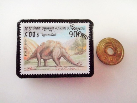 アップサイクル　カンボジア　恐竜切手ブローチ 3676 3枚目の画像
