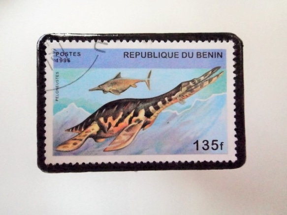 アップサイクル　ベニン　恐竜切手ブローチ 3687 1枚目の画像