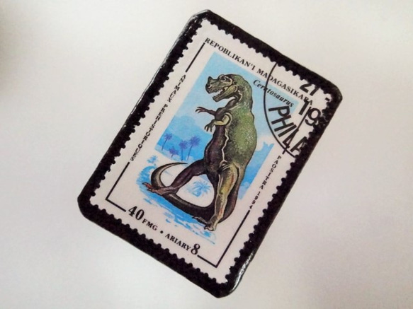 アップサイクル　恐竜切手ブローチ 3689 2枚目の画像