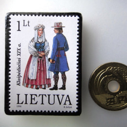 ラトビア　民族衣装切手ブローチ3997 3枚目の画像