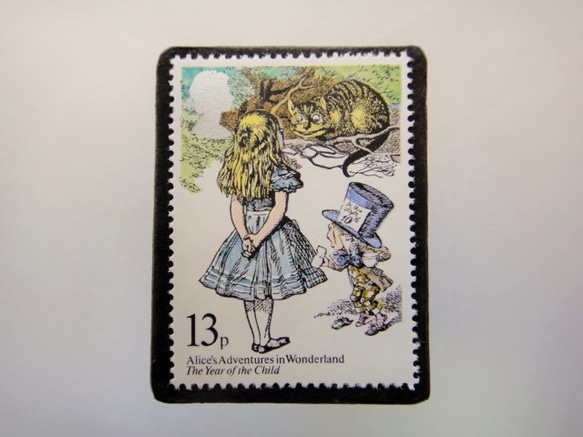イギリス1979年　童話【不思議の国のアリス】切手ブローチ4545 1枚目の画像