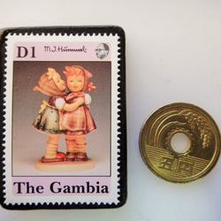 ガンビア　人形切手ブローチ　4730 3枚目の画像