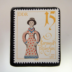 旧東ドイツ　人形切手ブローチ　4758 1枚目の画像