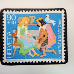 スイス　シンデレラ切手ブローチ　4774 1枚目の画像