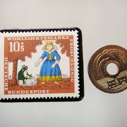 ドイツ　童話 カエルの王子切手ブローチ　5152 3枚目の画像