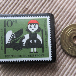 ドイツ　童話　赤ずきん　切手ブローチ　5928 3枚目の画像