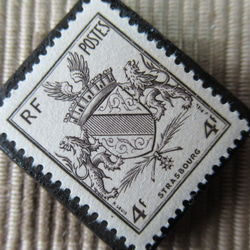 フランス「紋章」切手ブローチ6231 2枚目の画像