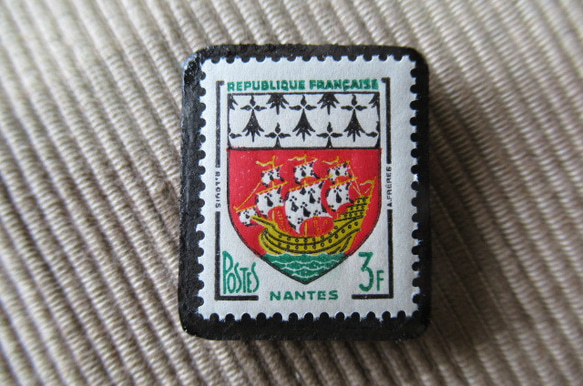 フランス　紋章切手ブローチ6299 1枚目の画像