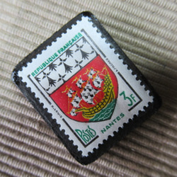 フランス　紋章切手ブローチ6299 2枚目の画像