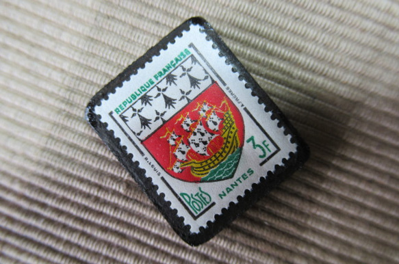 フランス　紋章切手ブローチ6299 2枚目の画像