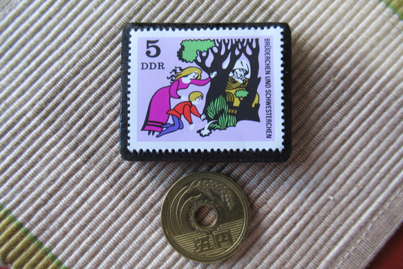 ドイツ　童話　小さな兄妹　切手ブローチ 6394 3枚目の画像