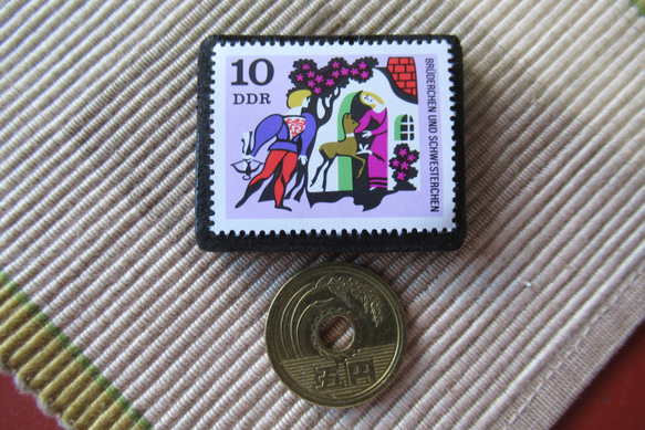 ドイツ　童話　小さな兄妹　切手ブローチ 6395 3枚目の画像