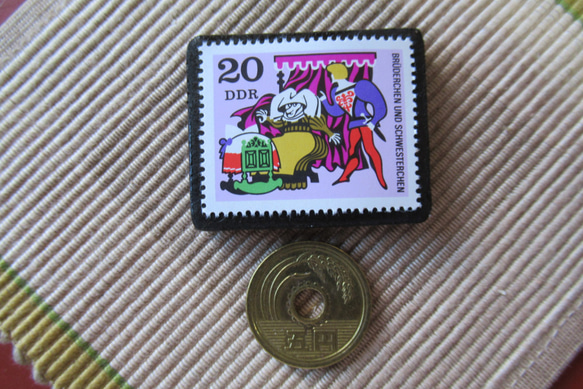 ドイツ　童話　小さな兄妹　切手ブローチ 6397 3枚目の画像