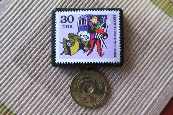 ドイツ　童話　小さな兄妹　切手ブローチ 6399 3枚目の画像