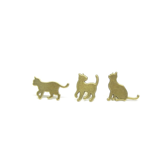 お散歩の猫さんのピアス（金古美）トリプル♪ 1枚目の画像