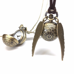 飛翔・羽の生えた懐中時計のバッグチャーム 4枚目の画像