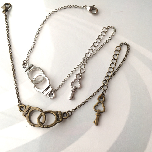 Chloé 鍵モチーフ ゴールドブレスレット Chloe - クロエ ブレスレット キーモチーフ 鍵 レディース Chloe