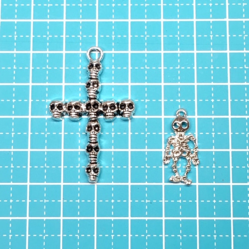 ドクロの十字架のペンダント （髑髏 スカル 十字架 クロス