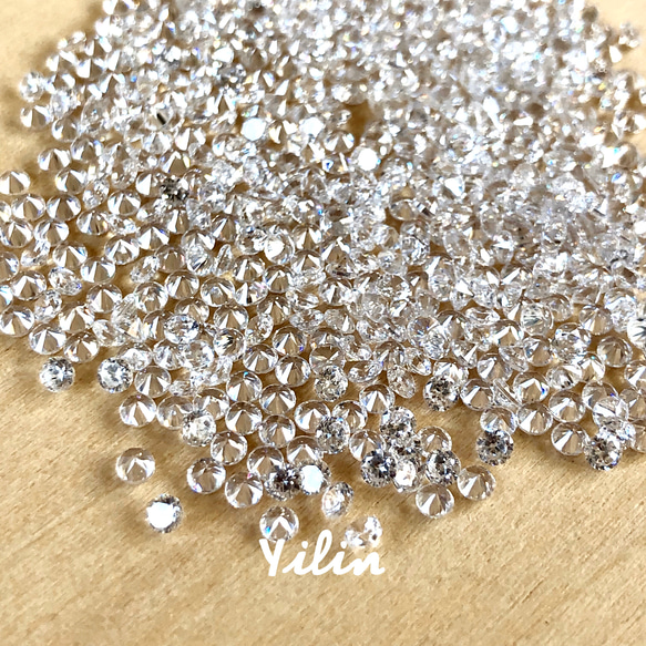 RS101•クリアー•0.8mm CZ・キュービックジルコニア•約900pcs〜•ルース•裸石•デコ•ネイル•レジン用 1枚目の画像