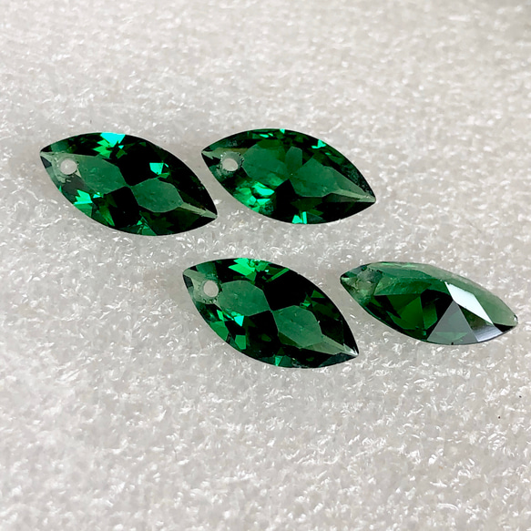 緑　グリーン☆5個入り☆方穴有り•マーキス形☆7x14mm☆合成キュービックジルコニア•CZ 1枚目の画像