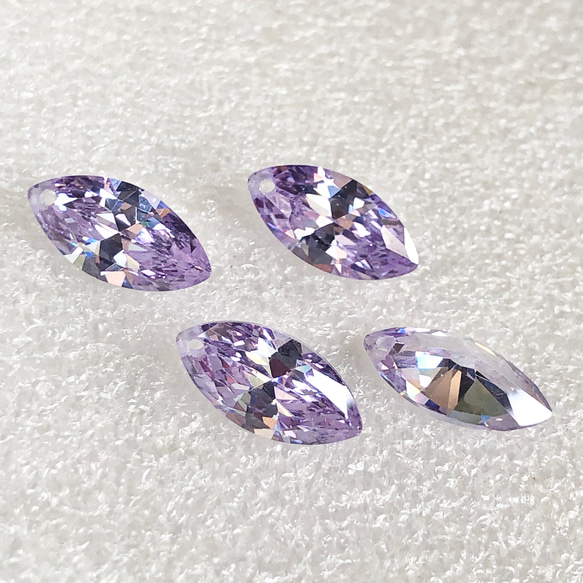 ラベンダー　薄紫☆2個入り☆方穴有り•マーキス形☆7x14mm☆A級キュービックジルコニア•CZ 1枚目の画像