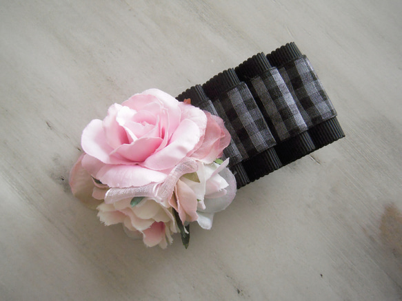 ピンク&ブラック お花とリボンのヘアクリップ 2枚目の画像