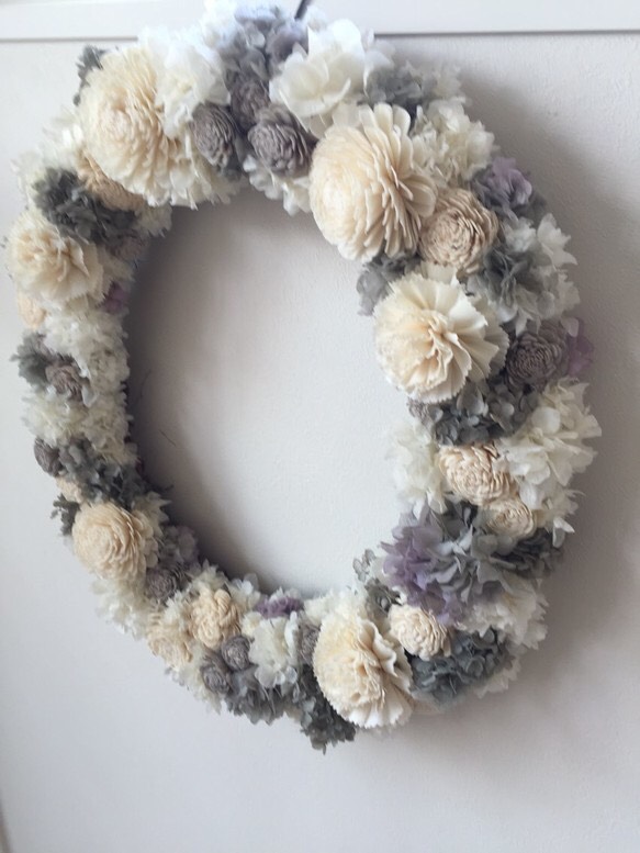 ペールトーンのオーバルリース