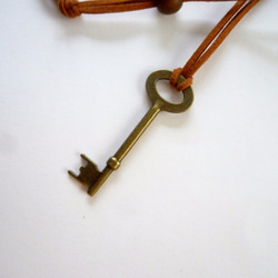 アンティーク調な鍵の首飾りⅢ 2枚目の画像